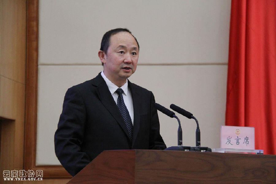 李志强常委建议,要抓住建设国际物流枢纽这个"牛鼻子",着力提升我省